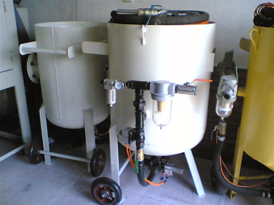 移动开放式喷砂机