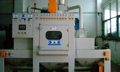 百辉环保型输送式喷砂机